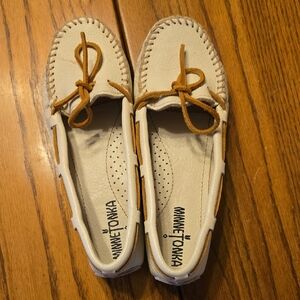 Minnetonka Women's Cream Moccasins